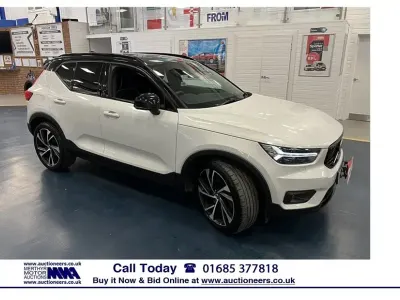 Begagnad Volvo XC40 R-Design Pro 262 HK (192 kW) 2021 Vit SUV