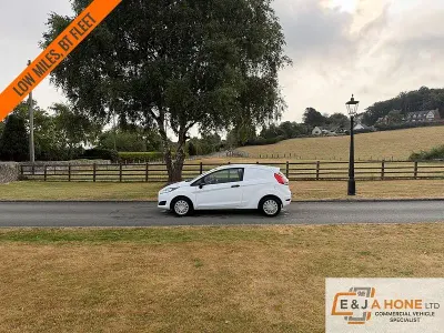 Used Ford Fiesta 95 HP (69 kW) 2014 White Hatchback