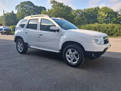 Used Dacia Duster Lauréate 110 HP (80 kW) 2014 White SUV