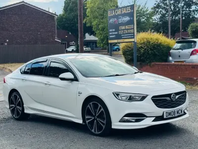 Used Vauxhall Insignia SRi 170 HP (125 kW) 2018 White Hatchback