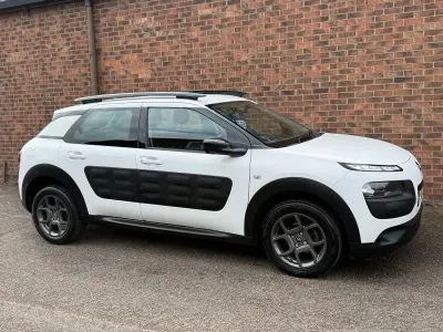 Used Citroën C4 Cactus Feel 82 HP (60 kW) 2015 White Hatchback