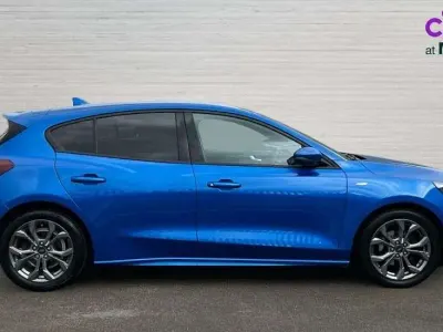 Begagnad Ford Focus ST-Line 125 HK (91 kW) 2023 Blå Halvkombi