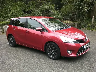 Used Toyota Verso Trend 147 HP (108 kW) 2015 Red MPV