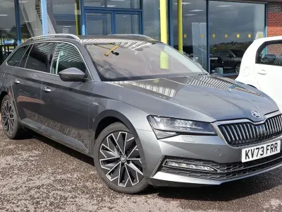 Gebraucht Skoda Superb 150 PS (110 kW) 2023 Grau Kombi