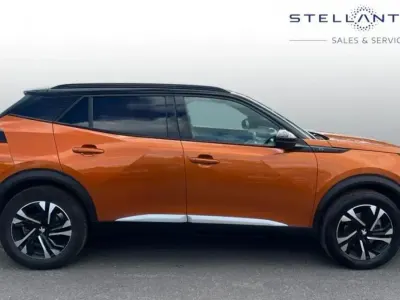 Second-hand Peugeot e-2008 GT 98 kW (134 CP) 2023 Portocaliu SUV