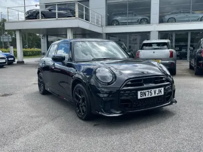Used Mini Cooper Hatch 113 kW (154 HP) 2025 Black Hatchback