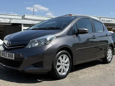 Used Toyota Yaris 99 HP (72 kW) 2012 Grey Hatchback