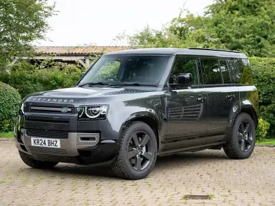 Used Land Rover Defender SE Dynamic 300 HP (220 kW) 2024 SUV