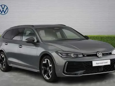 Begagnad VW Passat R-line 150 HK (110 kW) 2025 Grå Kombi
