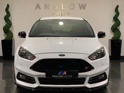Used Ford Focus ST 250 HP (183 kW) 2017 White Hatchback