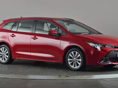 Usado Toyota Corolla 140 CV (102 kW) 2025 Rojo Familiar