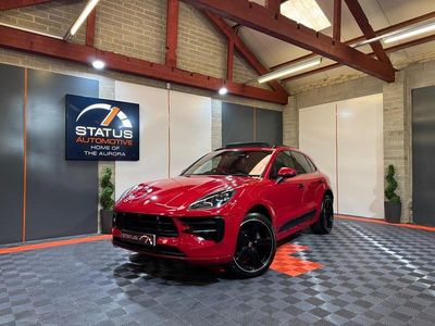 Carmine red special gloss Used 2018 Porsche Macan SUV | £33,970 (Expensive)