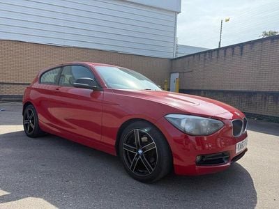 Begagnad BMW 116 Sport Line 2014 Röd Halvkombi
