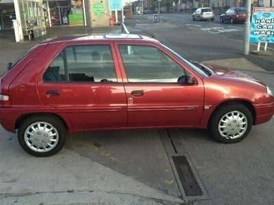 Begagnad Citroën Saxo 2001 Halvkombi