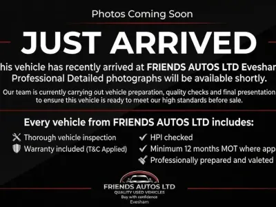 Used Toyota Yaris 99 HP (72 kW) 2015 Blue Hatchback