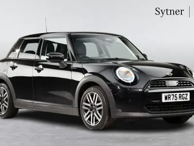 Używany Mini Cooper Hatch 113 kW (154 KM) 2025 Czarny Hatchback