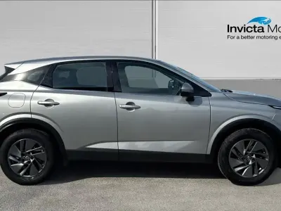 Used Nissan Qashqai Acenta Premium 158 HP (116 kW) 2022 Blade silver metallic SUV