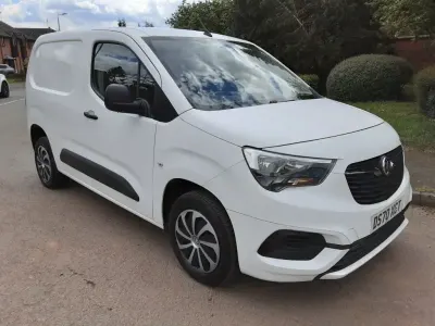Używany Vauxhall Combo Sportive 100 KM (73 kW) 2020 Biały Minivan