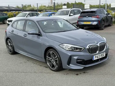 Usado BMW 118 M Sport 134 CV (98 kW) 2023 Gris Utilitario