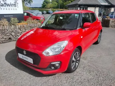 Begagnad Suzuki Swift SZ-T 88 HK (64 kW) 2020 Röd Halvkombi