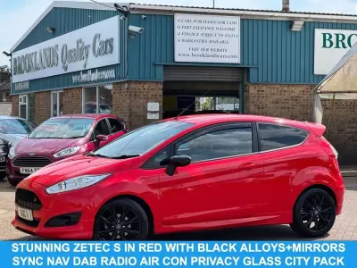 Second-hand Ford Fiesta Zetec 140 CP (102 kW) 2015 Roșu Hatchback