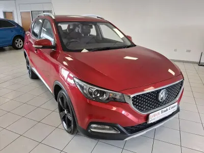 Käytetty MG ZS Exclusive 106 HP (77 kW) 2018 Punainen Katumaasturi