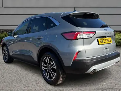 Usado Ford Kuga Titanium 147 HP (108 kW) 2023 Prateado SUV