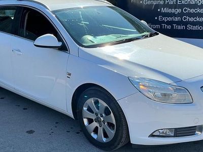 Used Vauxhall Insignia SRi 160 HP (117 kW) 2013 White Estate