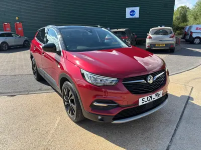 Used Vauxhall Grandland X SRi 130 HP (95 kW) 2021 Red SUV