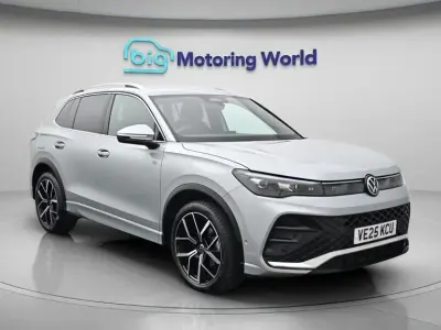 Używany VW Tiguan R-line 150 KM (110 kW) 2025 Srebrny SUV