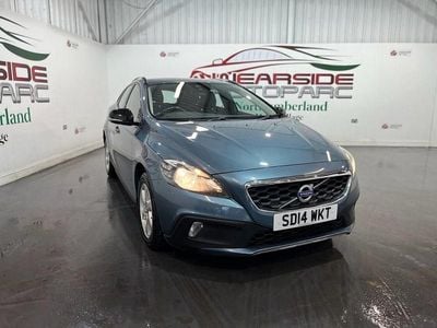 Blue Used 2014 Volvo V40 SE Hatchback | £7,299 (Fair price)