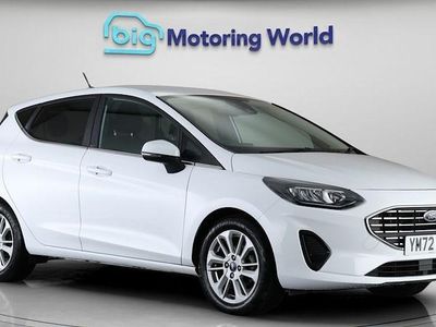 Begagnad Ford Fiesta Titanium 101 HK (74 kW) 2022 Vit Halvkombi