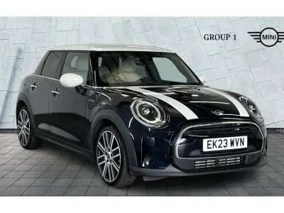 Usado Mini Cooper Comfort 136 CV (100 kW) 2023 Negro Utilitario