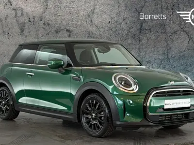 Used Mini Cooper Classic 134 HP (98 kW) 2024 Green Hatchback