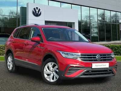 Used VW Tiguan Allspace Life 150 HP (110 kW) 2023 Red SUV