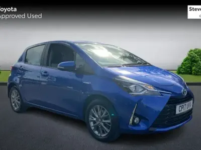 Used Toyota Yaris 101 HP (74 kW) 2017 Blue Hatchback