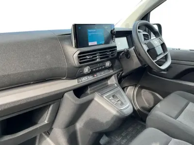 Begagnad Citroën Dispatch 98 kW (134 HK) 2024 Grå Minibuss