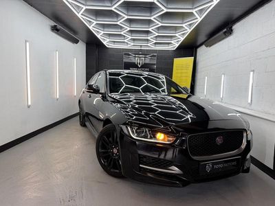 Usado Jaguar XE R-Sport 180 HP (132 kW) 2016 Preto Sedan