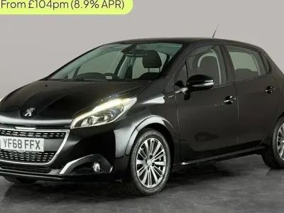Used Peugeot 208 Signature Sky 82 HP (60 kW) 2019 Hatchback