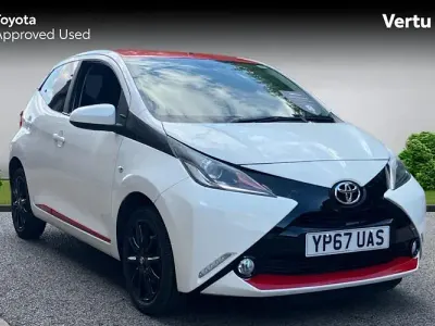 Used Toyota Aygo x-press 69 HP (50 kW) 2017 White flash Hatchback