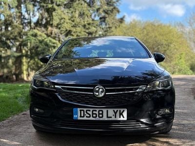 Second-hand Vauxhall Astra Elite 200 CP (147 kW) 2018 Negru Hatchback