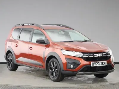 Usado Dacia Jogger Extreme 110 HP (80 kW) 2023 Castanho Monovolume