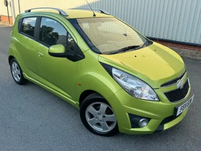 Used Chevrolet Spark LT 2011 Green Hatchback