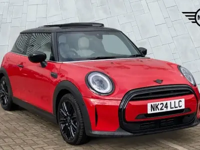 Usado Mini Cooper Exclusive 134 HP (98 kW) 2024 Vermelho Citadino