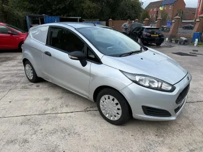 Used Ford Fiesta 95 HP (69 kW) 2013 Moondust silver Hatchback