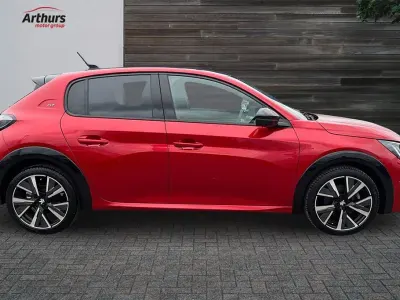 Second-hand Peugeot 208 GT 75 CP (55 kW) 2022 Roșu Hatchback
