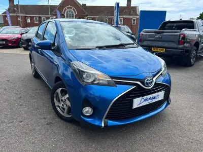 Używany Toyota Yaris Hybrid 101 KM (74 kW) 2015 Niebieski Hatchback