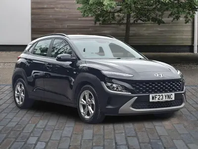 Gebraucht Hyundai Kona SE 120 PS (88 kW) 2023 Schwarz SUV