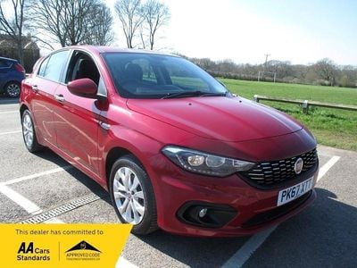 Used Fiat Tipo Easy Plus 120 HP (88 kW) 2017 Red Hatchback