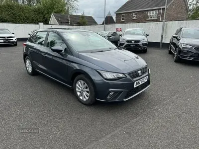 Usado Seat Ibiza SE 2023 Gris Utilitario